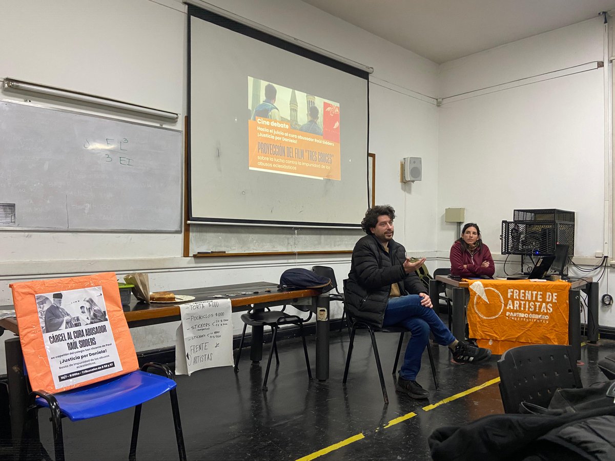 Se proyectó en la Facultad de Artes de La Plata el documental "Tres cruces" sobre la lucha contra la impunidad de los abusos eclesiásticos, junto a su director <a href="/ale_rath/">Ale Rath</a> sobrevivientes como Julieta Añazco y los familiares de Daniela Silva denunciante del cura Raúl Sidders, cuyo