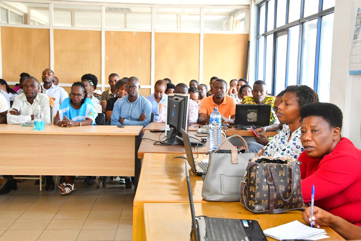 LeRenouveauBdi's tweet image. La Direction générale des Publications de presse burundaise (#PPB) a organisé, ce jeudi 3/7/2025, une réunion en assemblée générale aux employés de cette institution. La réunion a porté principalement sur les réalisations de cette dernière au cours de l'exercice budgétaire écoulé