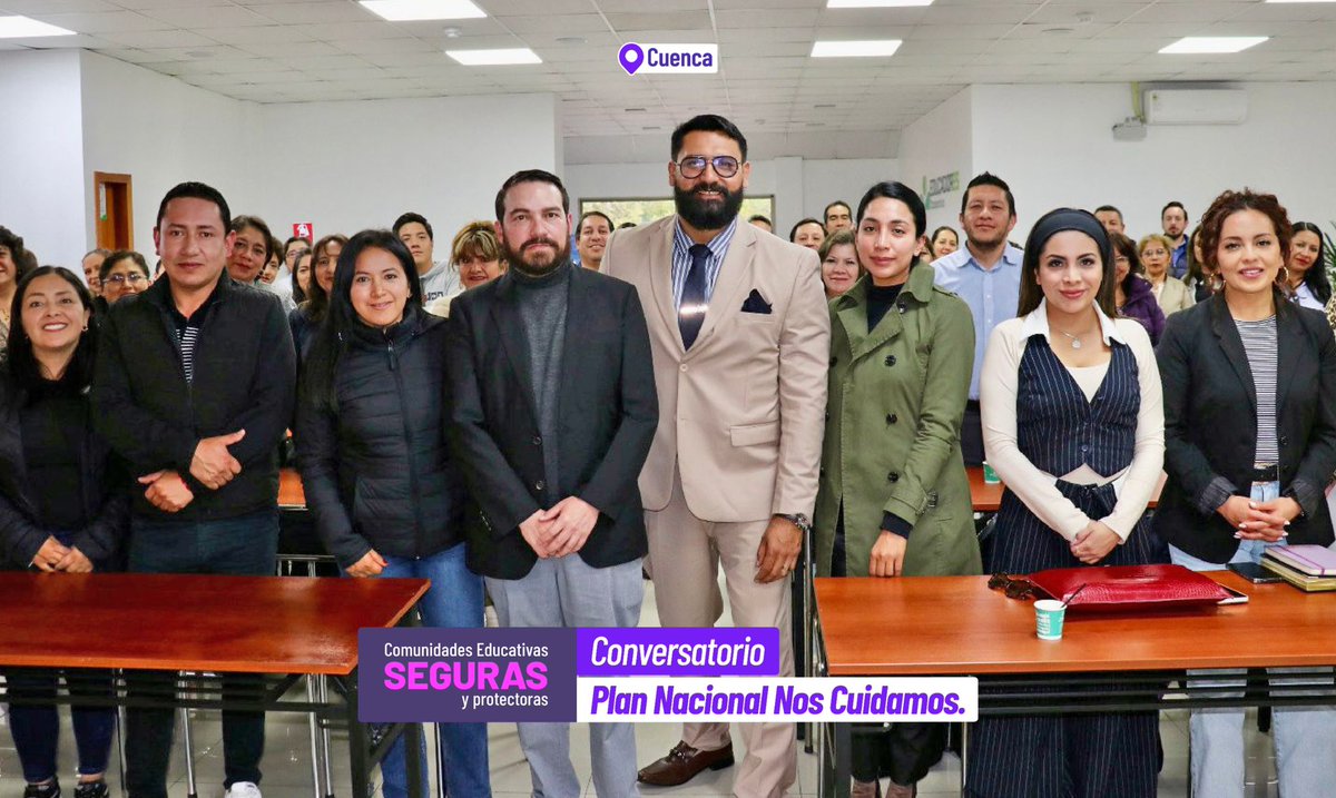 Educacion_Ec's tweet photo. 📍 [CUENCA] El viceministro de Educación, Gustavo Ayala, participó en un conversatorio con docentes, directivos y autoridades educativas, donde socializó el Plan Nacional #NosCuidamos. 🏫 

Esta propuesta integral articula ejes fundamentales frente a las desafíos en el ámbito de seguridad en el sistema educativo. 👩🏻‍🏫👦🏽

🤝 Desde el Ministerio de Educación bajo el liderazgo de la ministra @AlegriaCrespo, reafirmamos nuestro compromiso de continuar trabajando para promover #ComunidadesEducativasSeguras y Protectoras y el bienestar de niñas, niños, adolescentes y profesionales de la educación. ✅

#ElNuevoEcuador