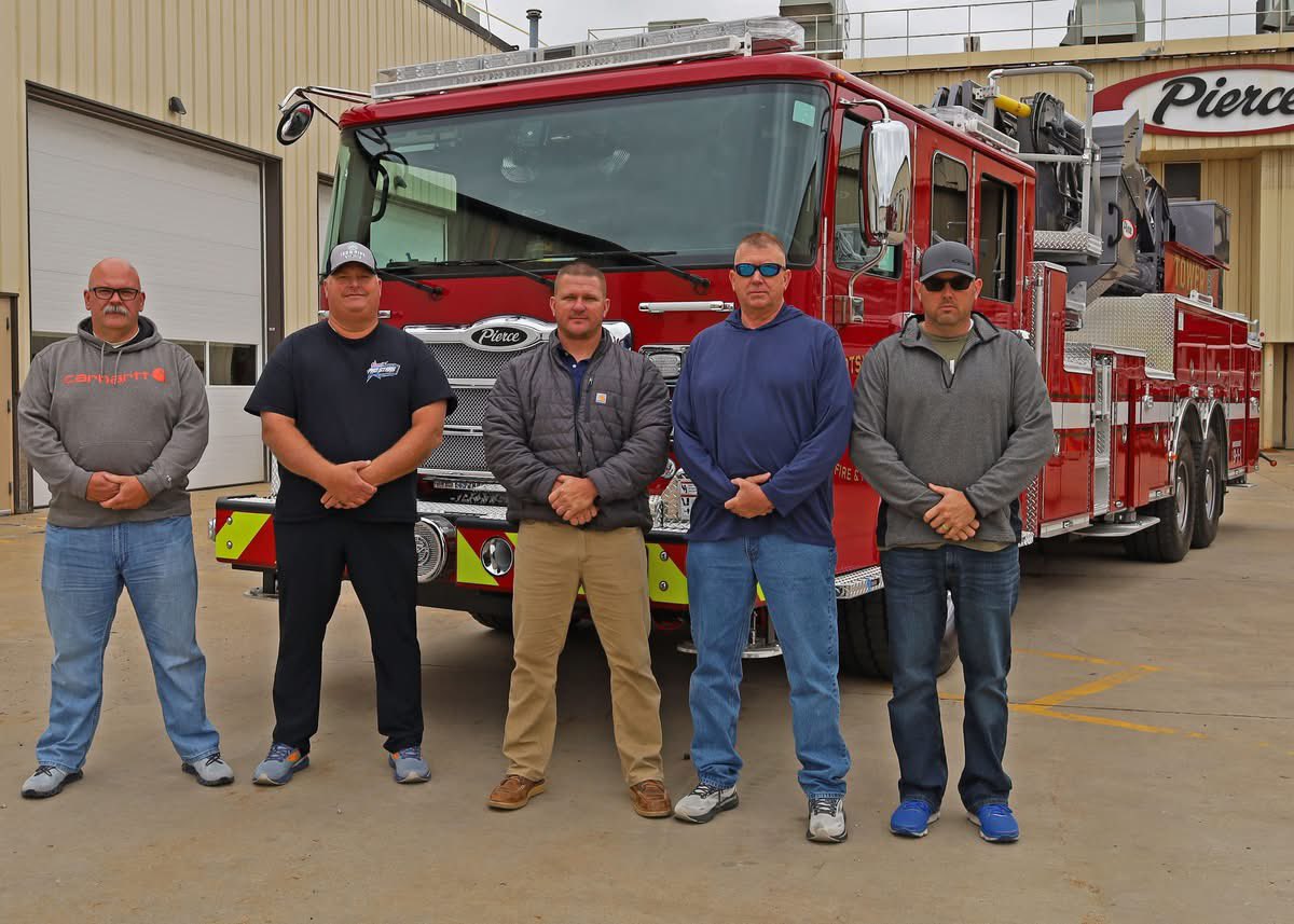 PierceMfg's tweet photo. #SpotsylvaniaVA is heading out with their first #MidMountPlatform! 🥇
Serving 412 square miles, Station No.6 will have the capabilities with this #AerialPlatform to quickly arrive on emergency scenes with the #TAK4 Independent Front Suspension. https://t.co/WAUqEaQZoL