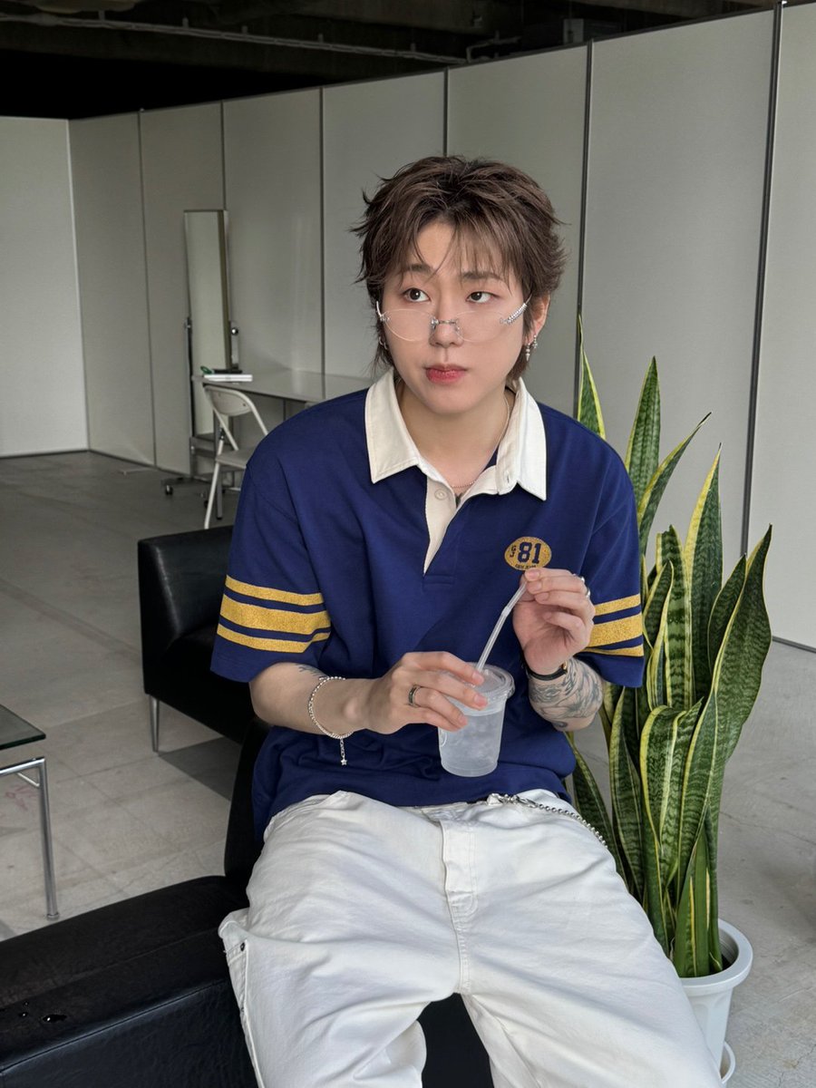 Zico_Square's tweet photo. 미모 열일하느라 코생했어 💙

#지코위버스 #지코 #우지호 #ZICO https://t.co/TMnvNPyJ3e