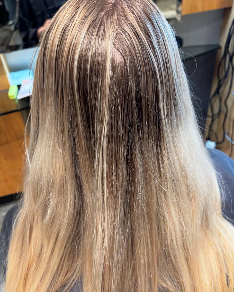 Fresh blonde is the best blonde! 👱‍♀️
Hair by: Megan

bit.ly/4kZt4os