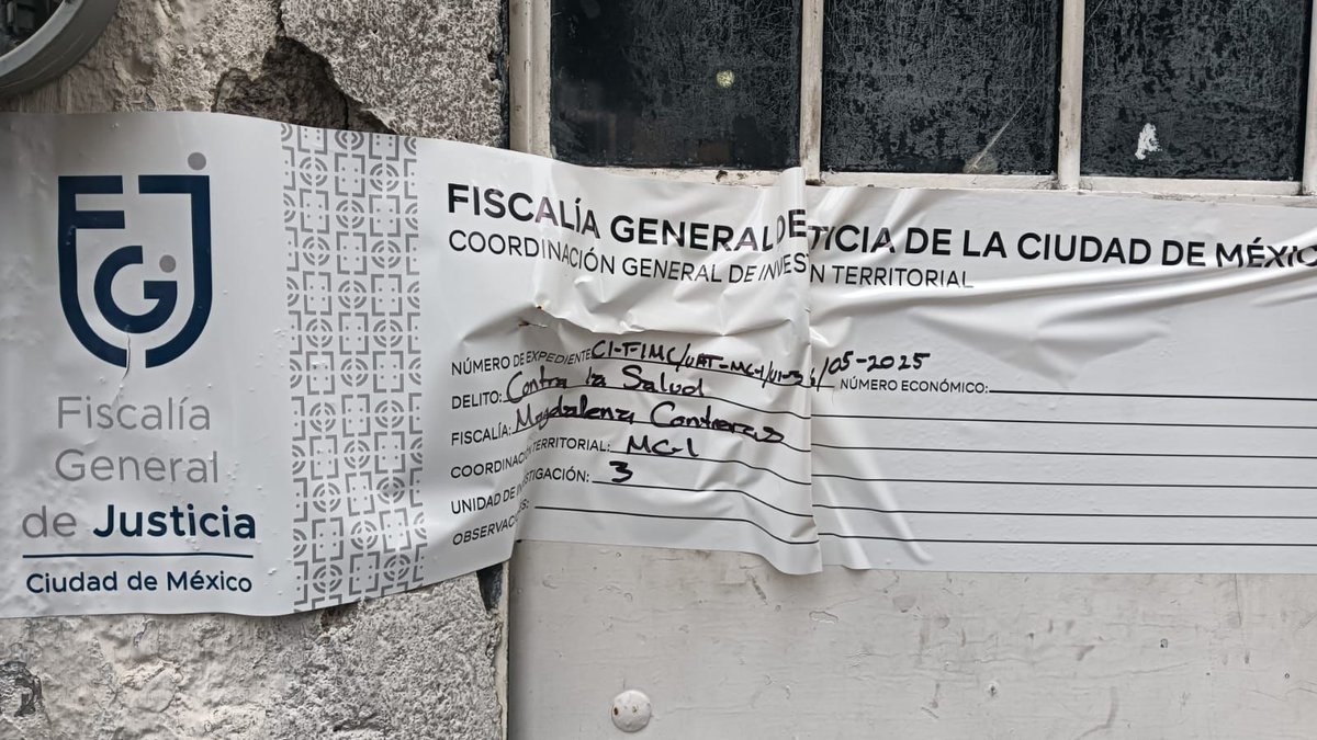 Lety Varela (@letyvarela) on Twitter photo Me han comunicado que hace unos días se llevó a cabo un cateo en este lugar, y lamentablemente, un perrito quedo abandonado.
Ni la #BrigadaDeVigilanciaAnimal ni la #Paot han podido rescatarlo debido a los sellos colocados por la <a href="/FiscaliaCDMX/">Fiscalía CDMX</a>, por lo tanto solicitamos a la misma Me han comunicado que hace unos días se llevó a cabo un cateo en este lugar, y lamentablemente, un perrito quedo abandonado.
Ni la #BrigadaDeVigilanciaAnimal ni la #Paot han podido rescatarlo debido a los sellos colocados por la <a href="/FiscaliaCDMX/">Fiscalía CDMX</a>, por lo tanto solicitamos a la misma