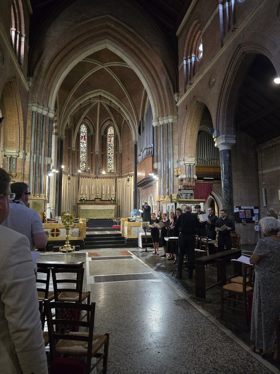 splcoleman's tweet image. Yesterday - Wednesday - the @FarmStChurch and @GrosvenorChapel choir pilgrimage spent the morning at Santa Sabina enjoying a wonderful tour from Benjamin Earl OP. In the Evening the combined choirs sang Choral Evensong at @AllSaintsRome .