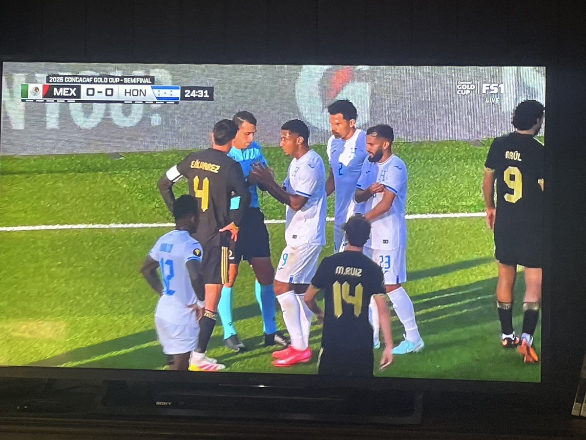 Hunter Tickel (@byhuntertickel) on Twitter photo Watching Honduras-Mexico. Calling a game is not simple, Donovan <a href="/landondonovan/">Landon Donovan</a> is phenomenal compared to Yanks. He's got the intuition, swagger, IQ, doesn't mince analysis. Almost as good as his play which was top-5 alltime for US. Reminds me of Balboa's demeanor in the booth🎙️! Watching Honduras-Mexico. Calling a game is not simple, Donovan <a href="/landondonovan/">Landon Donovan</a> is phenomenal compared to Yanks. He's got the intuition, swagger, IQ, doesn't mince analysis. Almost as good as his play which was top-5 alltime for US. Reminds me of Balboa's demeanor in the booth🎙️!