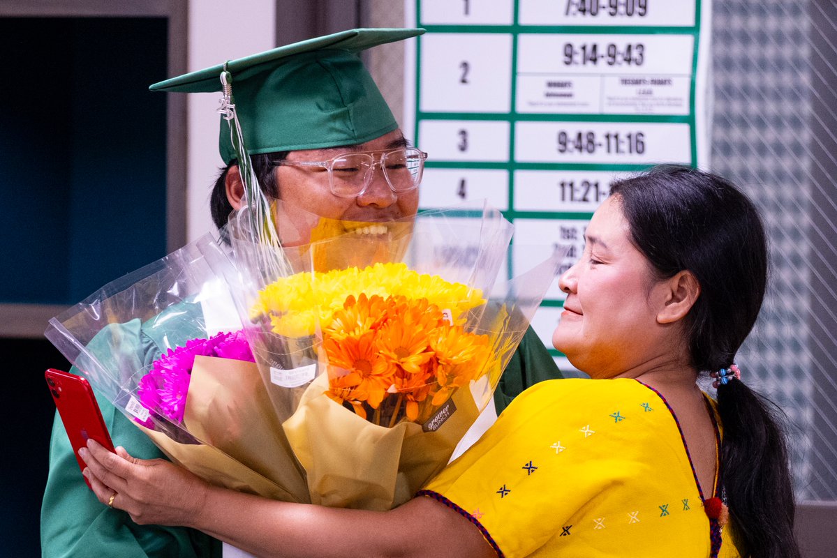 OmahaPubSchool's tweet image. Congratulations to our summer graduates! 🎓