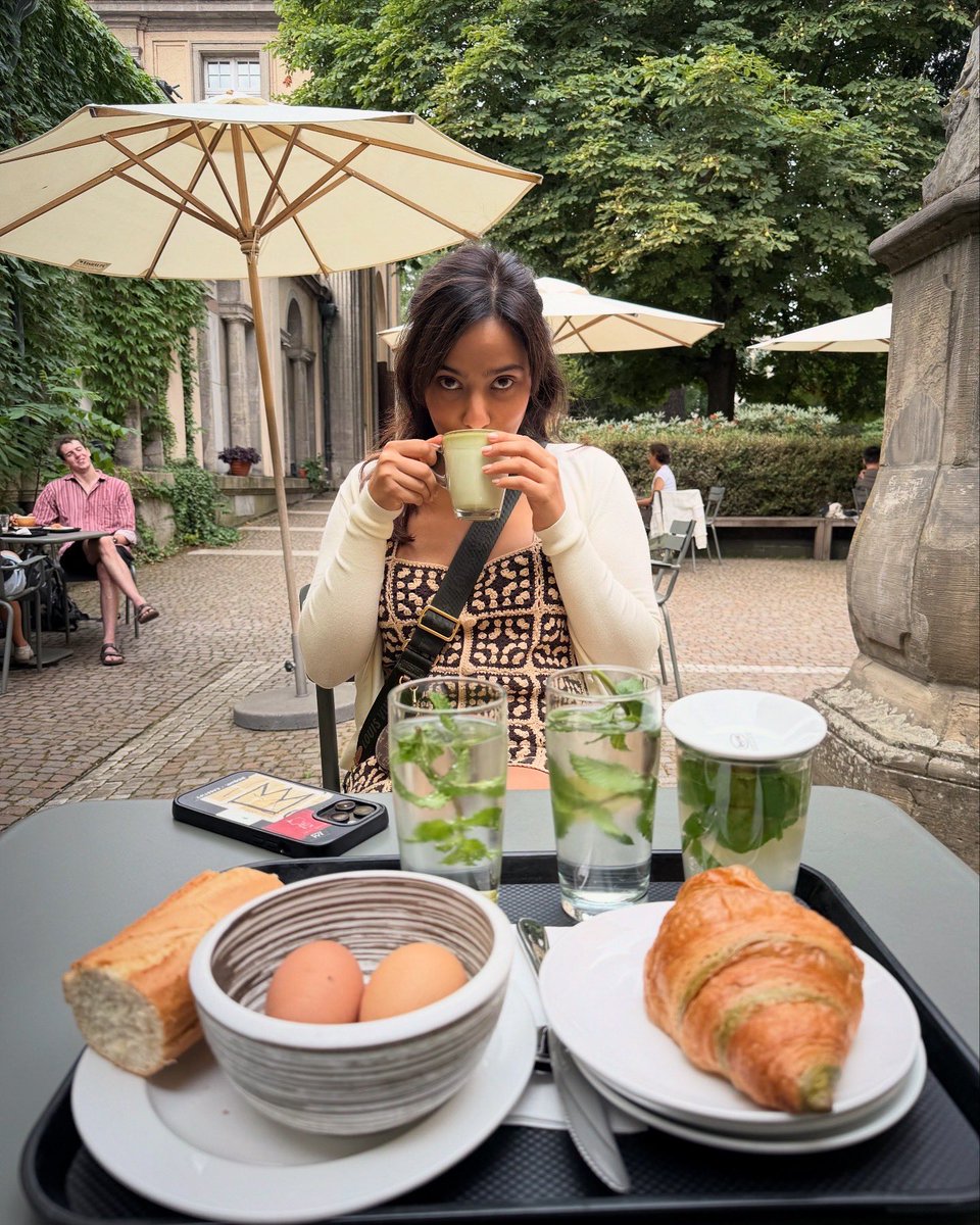 The kind of morning that feels like a page from a novel 🥐☕️🌱💫