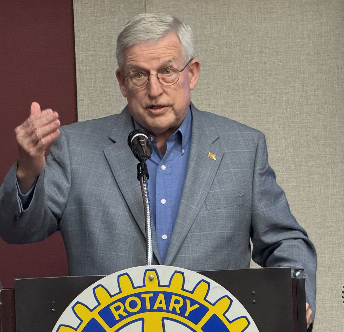 sidsalter's tweet image. Starkville Rotarians heard from former Mississippi journalist, banker, College Board member and GOP political communications strategist Bill Crawford about his recent memoir entitled “A Republican’s Lament.” The book is a valuable record of government reform efforts in our state.