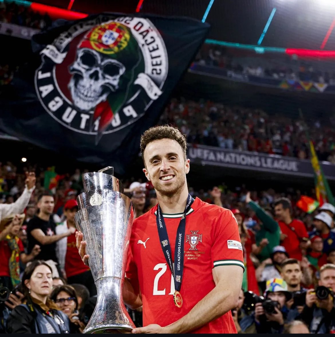 22oranges🇻🇦 tweet media