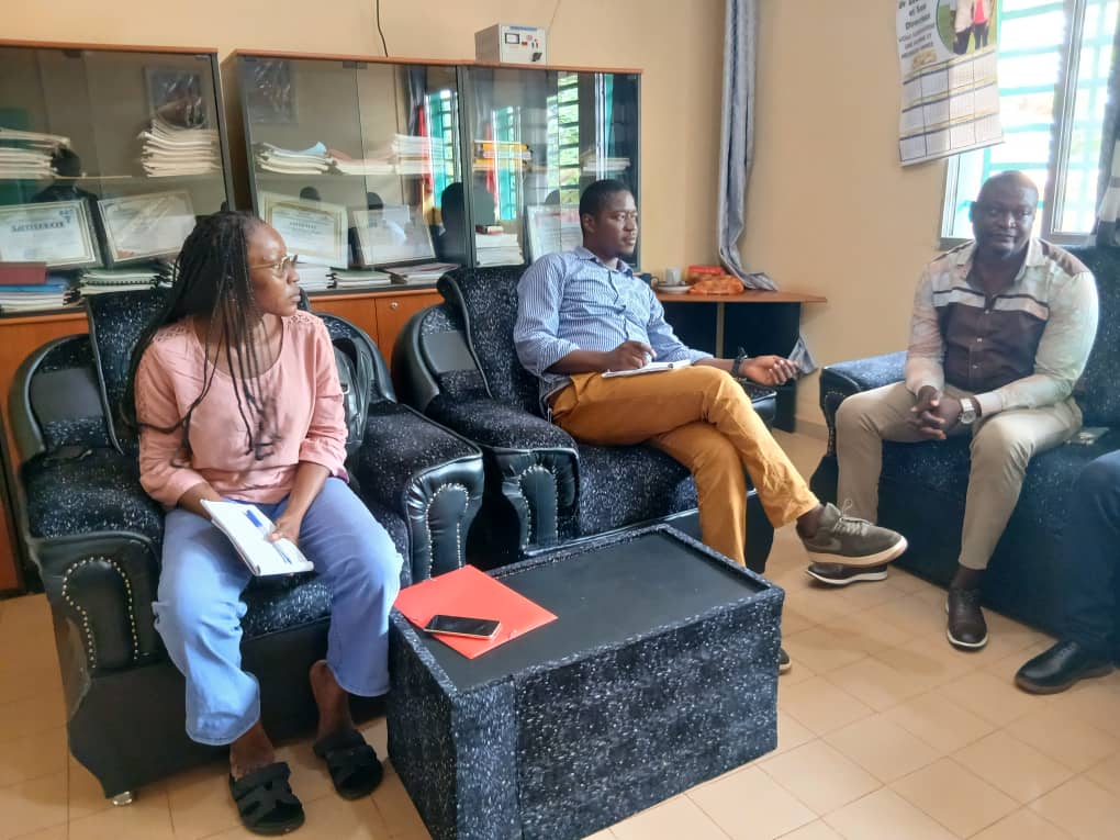 Sevguinee's tweet image. Après les préfectures de Kankan, Kérouané, Mandiana et Kouroussa, la mission de supervision de l’ONG Santé Espoir Vie s’est rendue à Siguiri, dans le cadre du suivi des activités du projet d’accompagnement psychosocial des femmes enceintes.