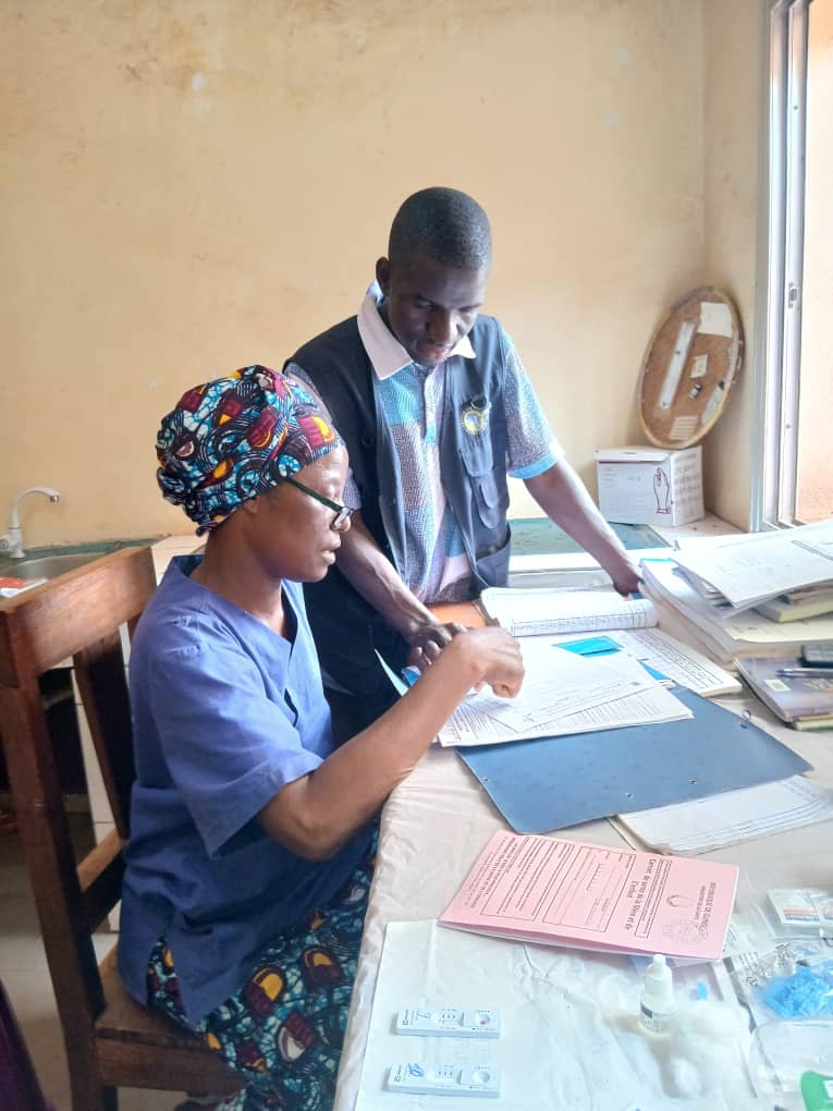 Sevguinee's tweet image. Après les préfectures de Kankan, Kérouané, Mandiana et Kouroussa, la mission de supervision de l’ONG Santé Espoir Vie s’est rendue à Siguiri, dans le cadre du suivi des activités du projet d’accompagnement psychosocial des femmes enceintes.