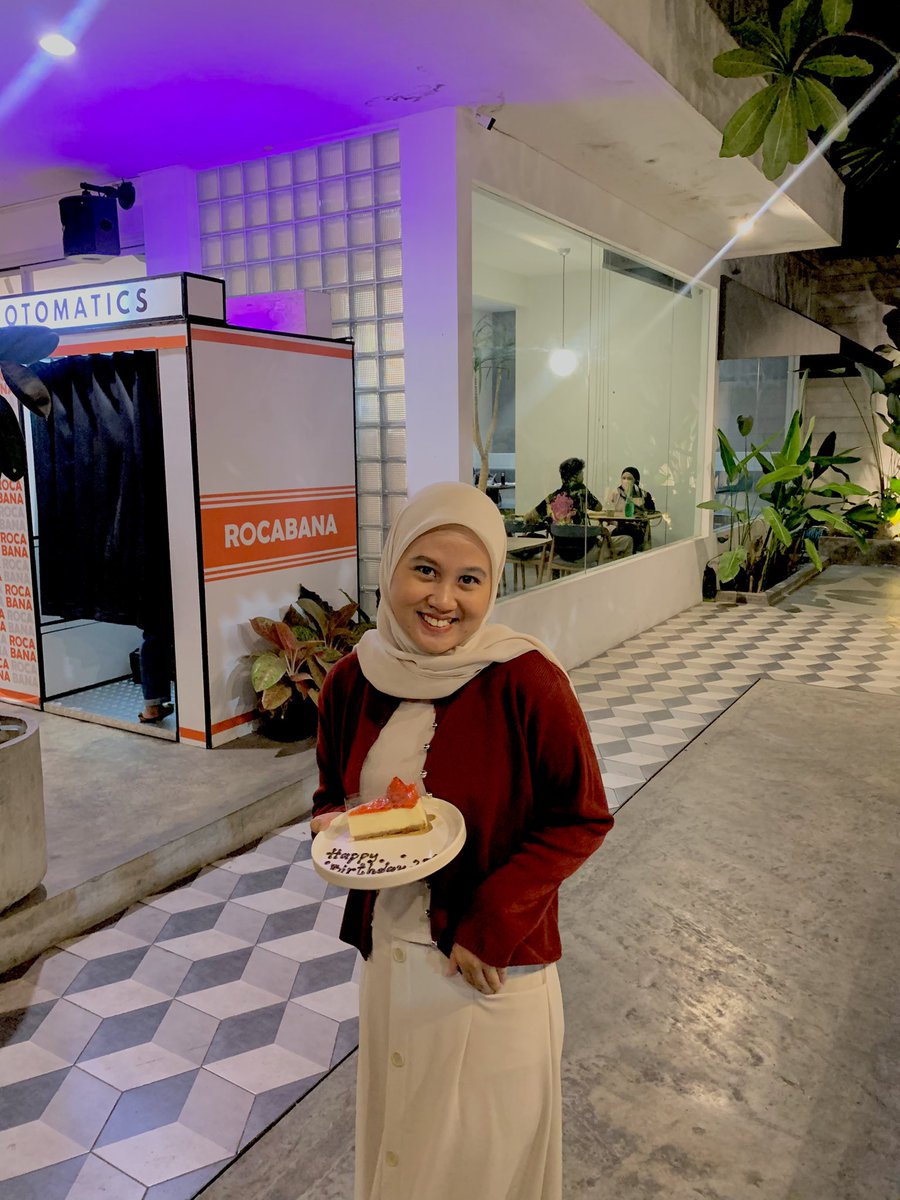 sahityansrh's tweet photo. ultah terakhir sebelum jadi istri orang🥹 https://t.co/gqAQS1gjlL