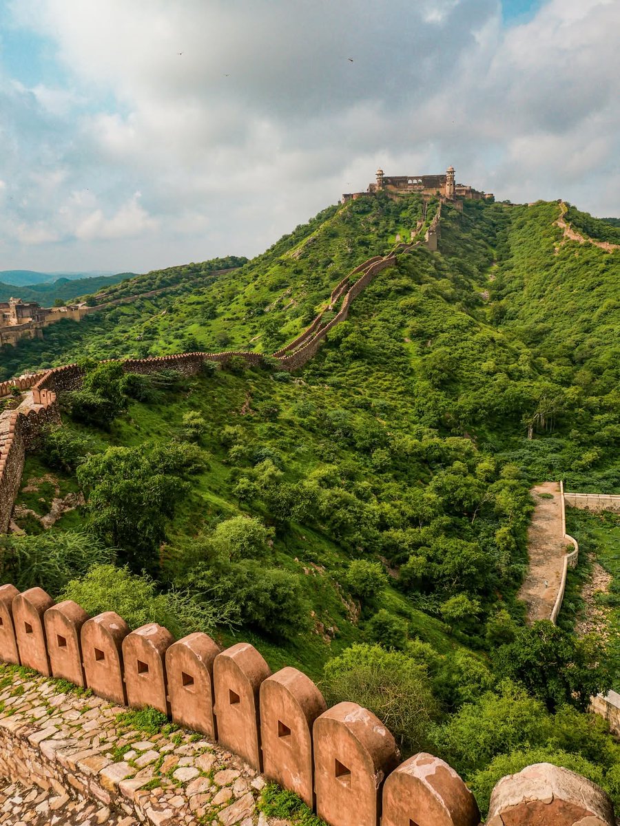 CreationsMissy's tweet photo. Jaigarh Fort
.
.
.
#rajasthan #monsoon #rain #jaigarhfort #incredibleindia🇮🇳 #fortphotography #travelindia🇮🇳 #heritage #monsoonjaipur #greenjaipur #jaipur https://t.co/pTXcKKIBOt