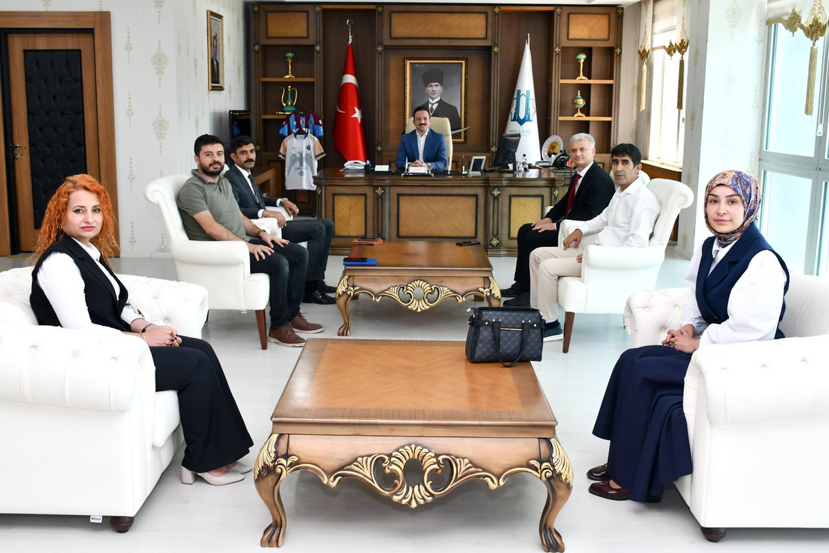 📌Muş Gençlik ve Spor İl Müdürü Yusuf Kılıç’tan Kaymakamımız Göksu Bayram’a Ziyaret

Muş Gençlik ve Spor İl Müdürlüğü görevine yeni atanan Yusuf Kılıç beraberindekiler ile birlikte, Kaymakamımız Göksu Bayram’ı makamında ziyaret etti.

Kaymakamımız ,  yeni görevinin hayırlı