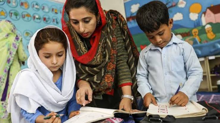 HMGulzarAlam1's tweet image. #Each teacher hired = a family empowered.
93,000 families now walk with pride.
#SindhForEducation 💼🏠
@BBhuttoZardari @BakhtawarBZ @AseefaBZ