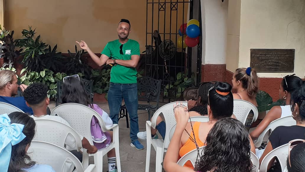 UNEACCIEGODEAVILA tweet media