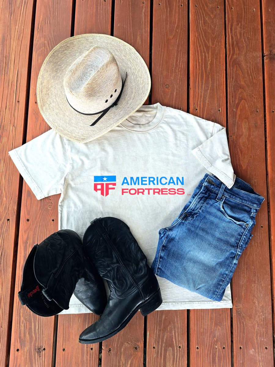Reporting from Wyoming with the only armor that matters:
🛡️ Private wallets
🔐 End-to-end encryption
🥾 And a damn good pair of boots

Now featuring: the official AF Tee
For cowboys who don’t get phished.

🖤 Limited drop. Comment: “I verify and look fly.” and follow