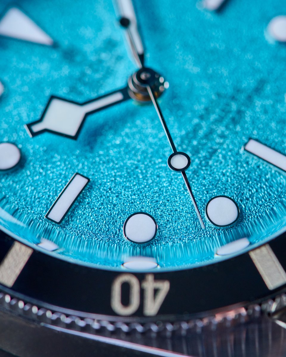 EuropeanWatchCo's tweet image. 🌊 Meet the brand-new Black Bay 54 “Lagoon”. Tudor’s most refined diver just got a bold new twist.

At 37mm, the BB54 “Lagoon” keeps the proportions tight, the vibes retro, and the design unmistakably Tudor. Brand new for 2025 and already turning heads.

Tudor’s latest release…