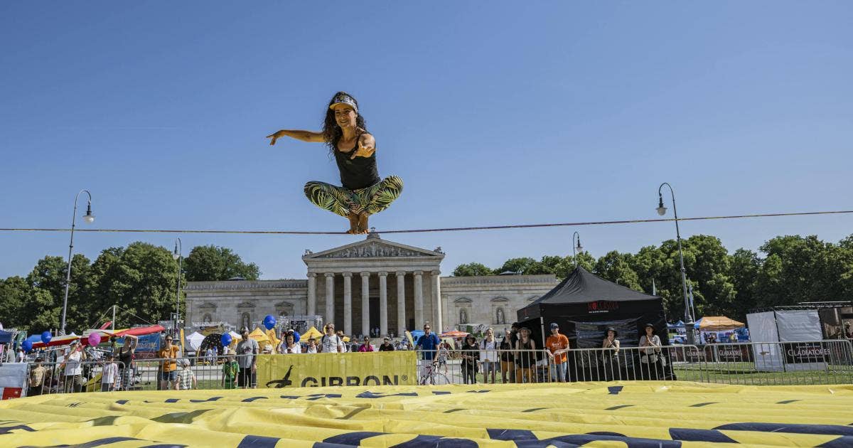 Sport zum Ausprobieren! 💪 Beim 14. Münchner #Sportfestival auf dem #Königsplatz könnt ihr euch am Sonntag, den 6. Juli, kostenfrei in mehr als 70 Sportarten versuchen. 🏁🥳

Welche Sportarten ihr testen könnt, lest ihr hier ⬇️
muenchen.de/veranstaltunge…

#münchen
