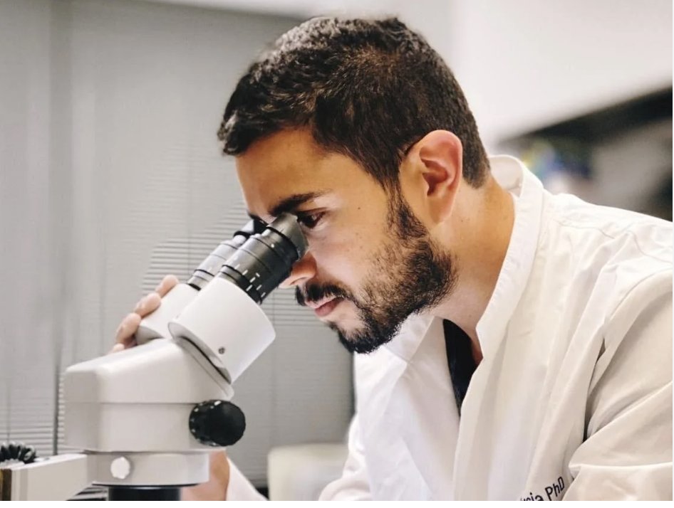 CUIMCDeptofMed's tweet image. Alvaro Curiel-Garcia, in the Department of Medicine, received the 40 Under 40 in Cancer Research award from the Association for Value-Based Cancer Care. It recognizes the contributions made across the field of cancer by rising stars &amp;amp; emerging leaders under the age of 40.