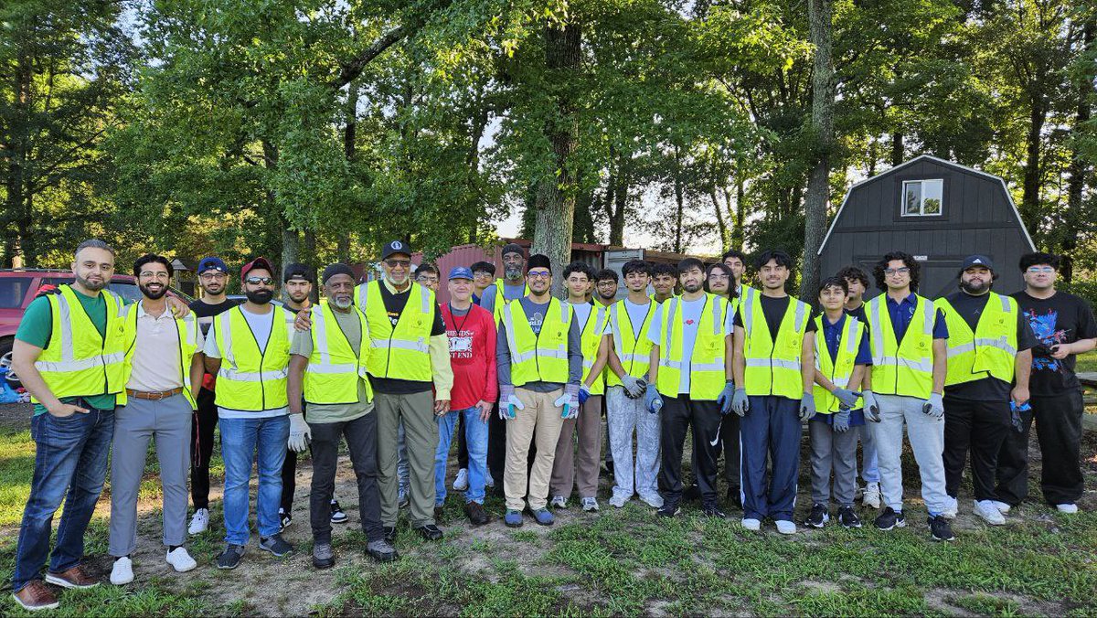 Our #JalsaCares volunteers spent the morning cleaning up Richmond’s historic East End Cemetery, which was established at the tail end of the 19th century for Black Americans who were barred from burying their dead in white cemeteries.