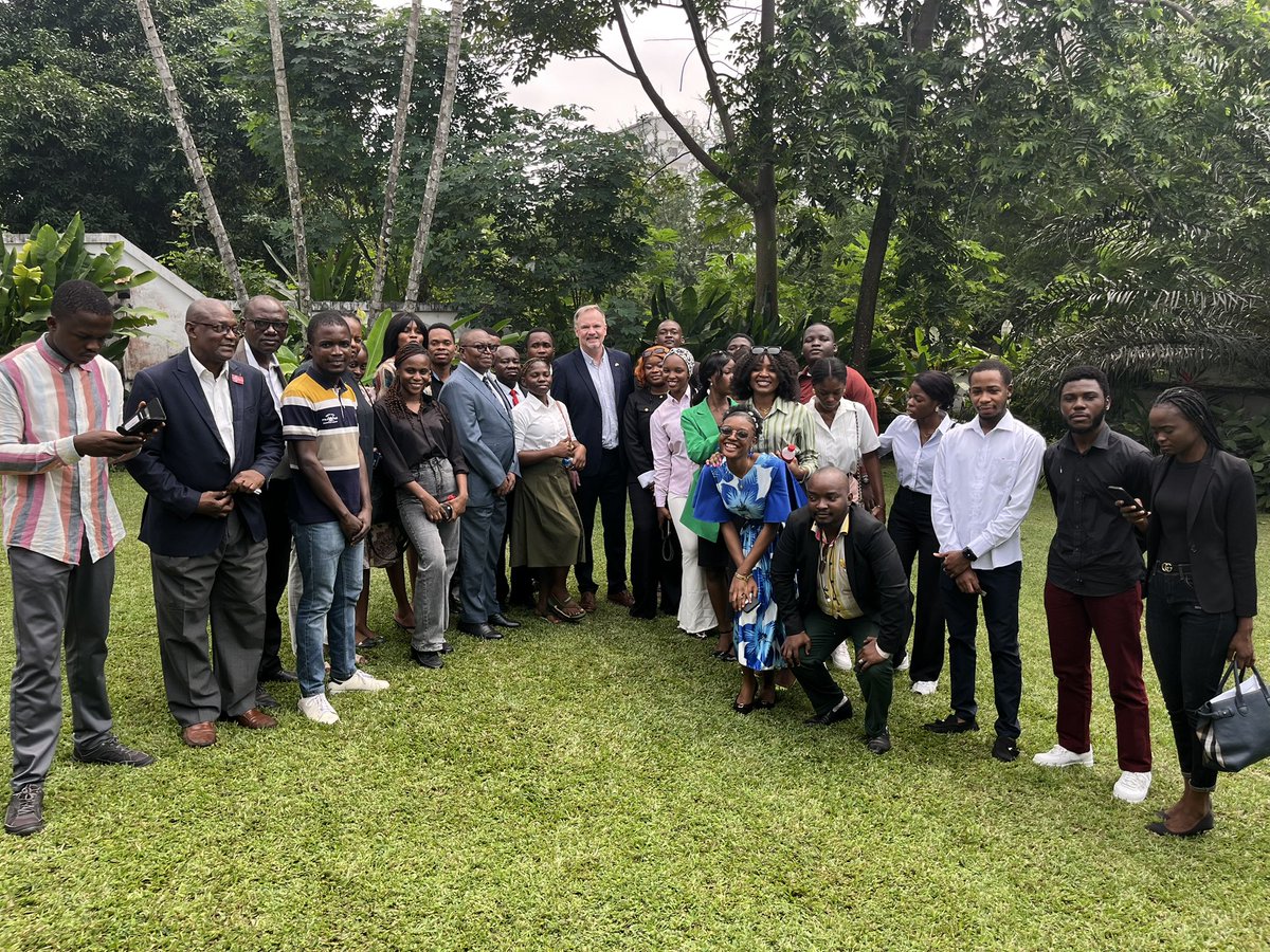Ce matin à la résidence de #Norvège à Kinshasa, j’ai eu le plaisir d’échanger avec des étudiants en #journalisme de l’#UNISIC, ex IFASIC, et leurs encadreurs. Nous avons discuté du rôle du journaliste, de la liberté de la presse et de bien d’autres questions.
