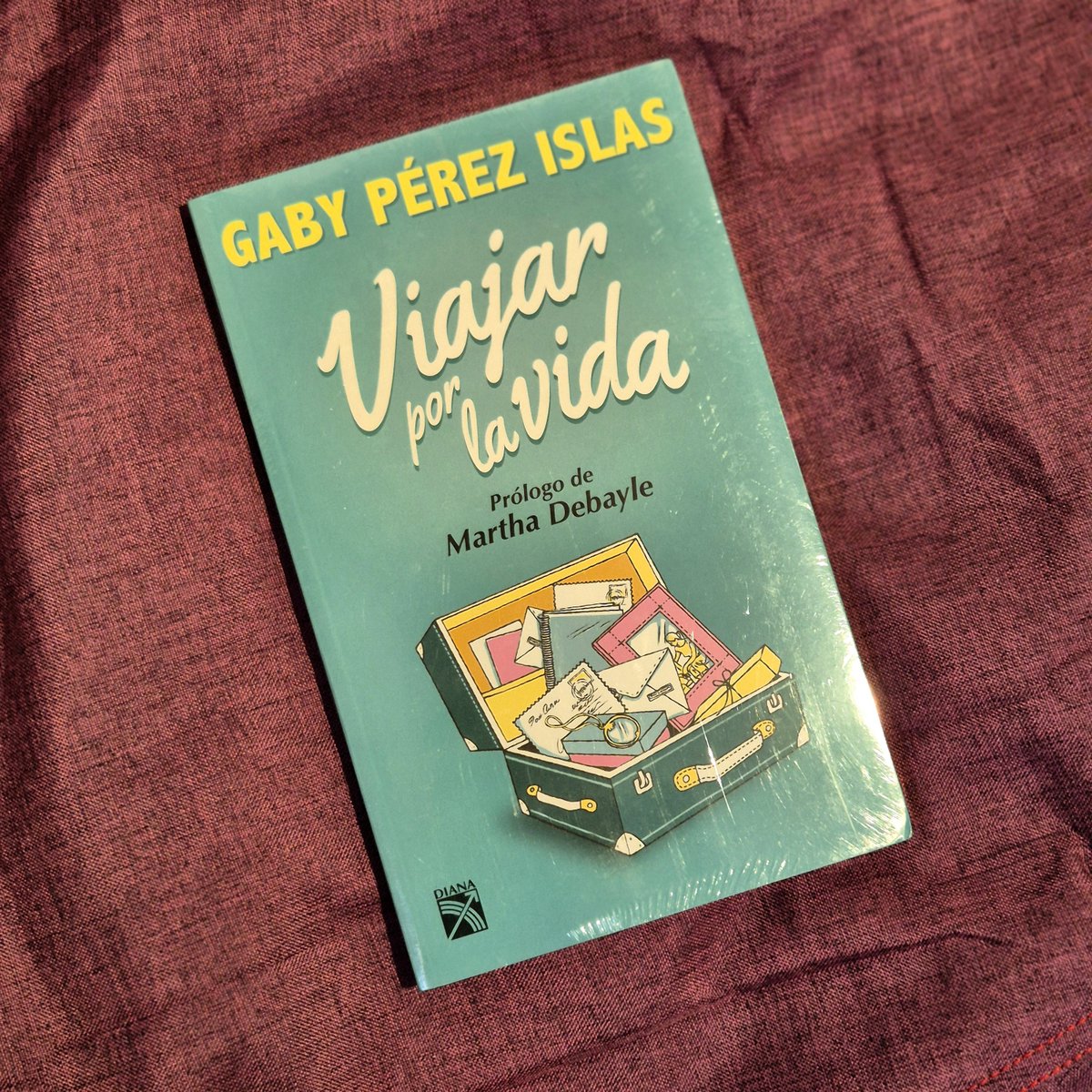 SandorMaraiLib's tweet image. La vida es tu viaje más importante. ¿Qué eliges cargar? Viajar por la vida de @gabytanatologa te ayuda a soltar lo que pesa, abrazar lo esencial y recorrer el camino con valentía y ligereza.