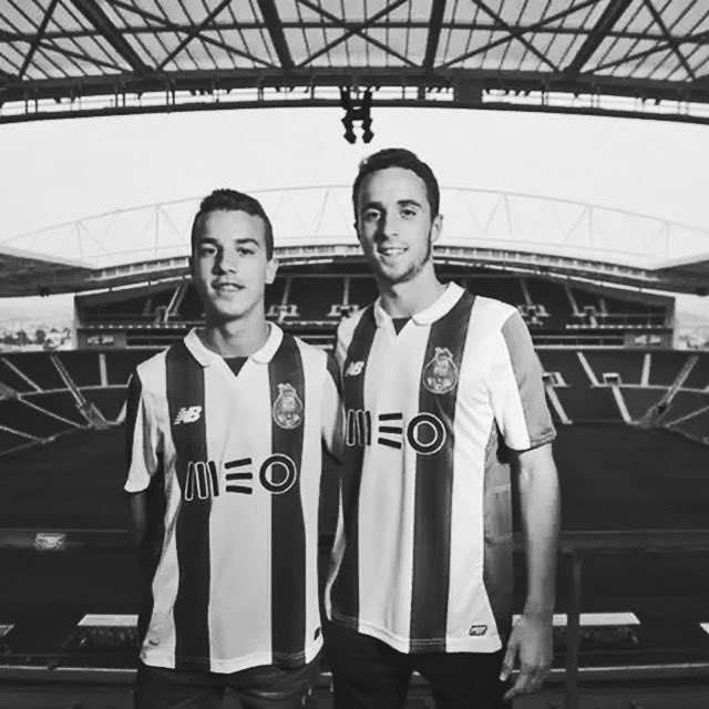 Petkovic10's tweet image. É tão estranho, os bons morrem jovens, como dizia Renato Russo.
Lamento profundamente o falecimento dos irmãos Diogo Jota e André Silva
Meus sentimentos aos familiares, amigos e fãs. 🖤