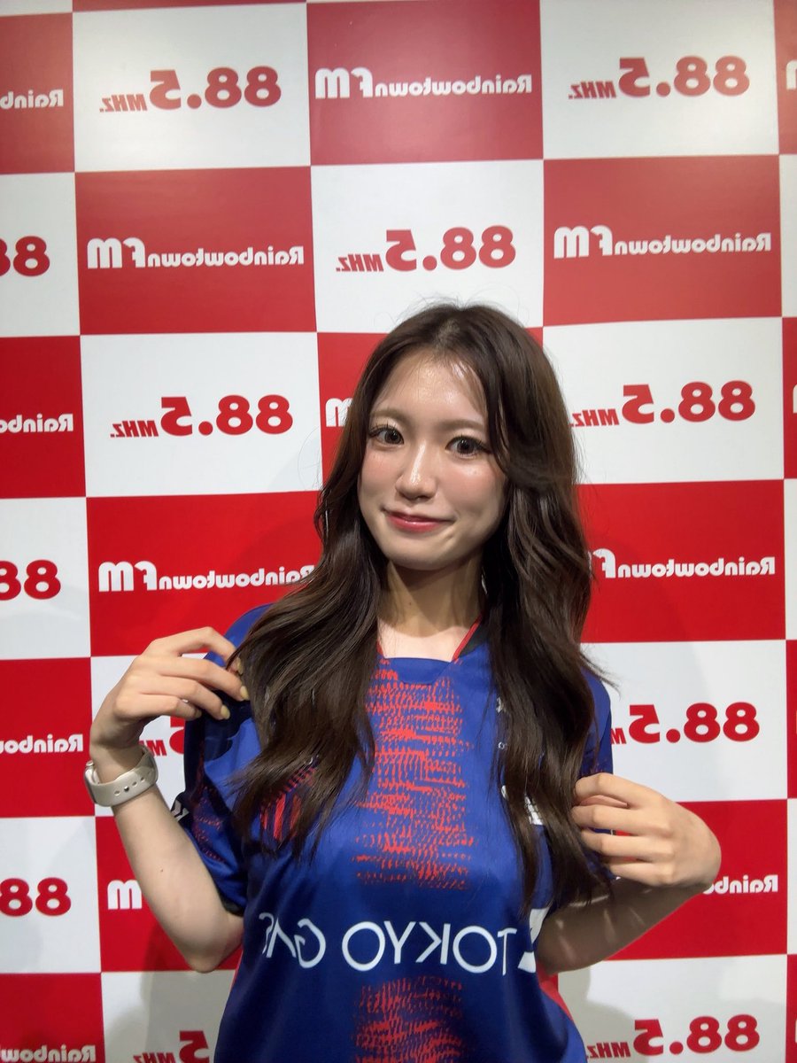 ChiPipi___'s tweet photo. ゲストでラジオ出演させて頂きました〜✨️
新しい東京の魅力も知ることが出来たし、同世代女子でサッカー語れるのが嬉しかった🥹

サッカーの売り子の存在をもっと皆さんに知って貰えるよう活動頑張ります🤍

#fctokyo #fc東京 #味スタ売り子 #jリーグ
#ビール売り子 https://t.co/yyXukVUT6L