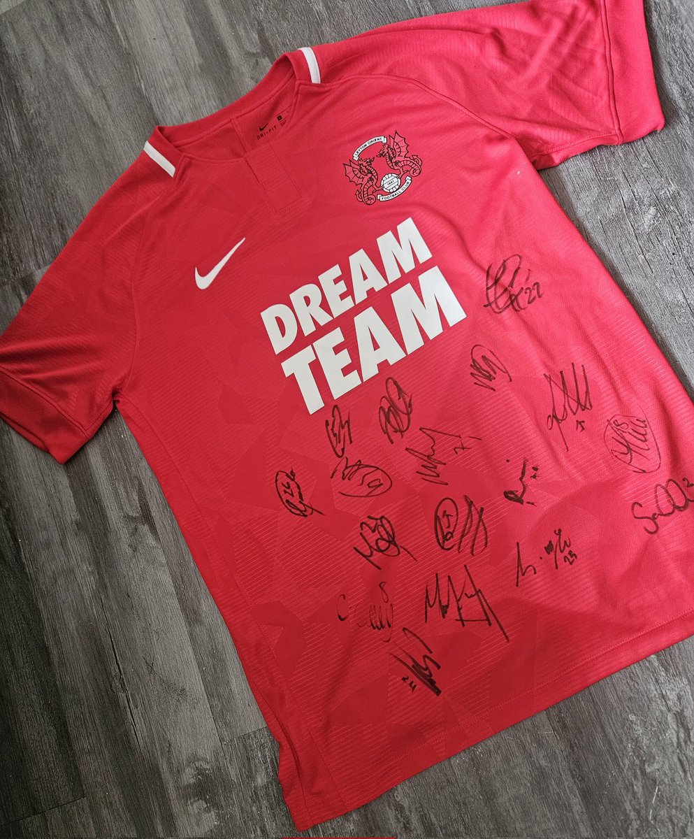 OrientHub's tweet image. 🚨 Giveaway time 🚨
For your chance to win a squad signed home shirt from the national league winning season (2018–19) ....
⭐️Make sure your following @OrientHub
⭐️RT this tweet
⭐️Tag 2 friends
Winner will be announced Sunday 6th July at 6pm ,
#LOFC
#OnlyOneOrient