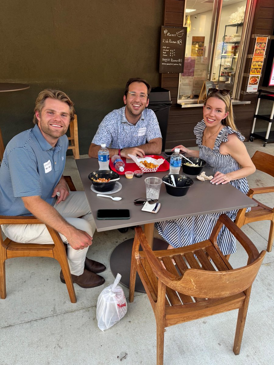SamfordAlumni's tweet image. 📸 Scenes from our recent Birmingham Young Alumni Dinner! There&apos;s nothing better than reconnecting with fellow Bulldogs over good food and great conversation. ❤️💙