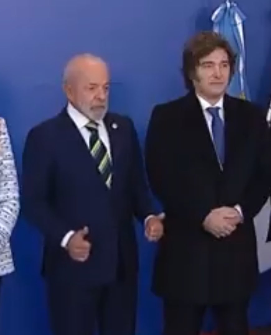 Lo descansaba al mogólico en su cara jajaja