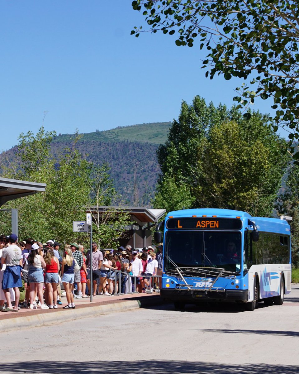 RFTA's tweet image. Heading to Aspen for the 4th?
Brush Creek P&R fills up fast—arrive early! Buses run often, but traffic can cause delays. Let RFTA do the driving and skip the parking hassle. 🚌 Check schedules at RFTA.com