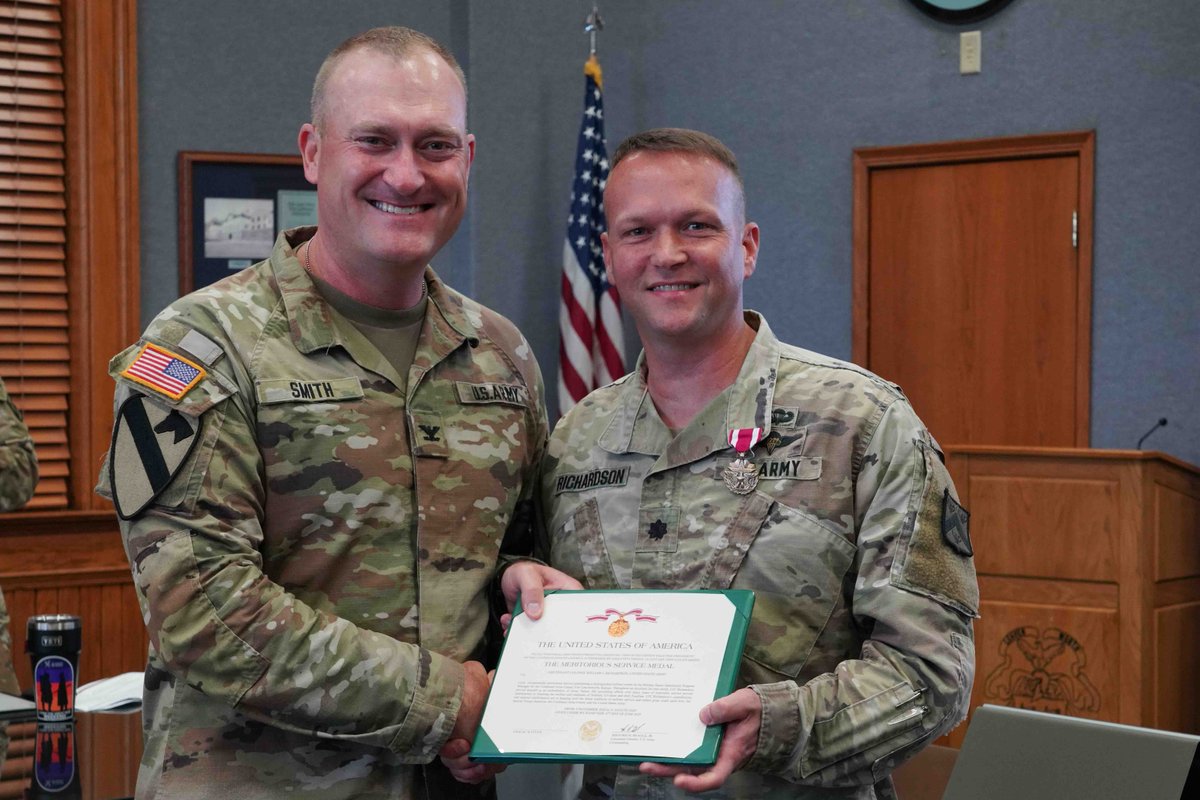 usacac's tweet image. Lt. Col. William Richardson, Combined Arms Center (CAC) military equal opportunity program manager, was awarded The Meritorious Service Medal during his retirement award ceremony July 3, 2025. Lt. Col. Richardson leaves behind a legacy of positivity and selfless service.
