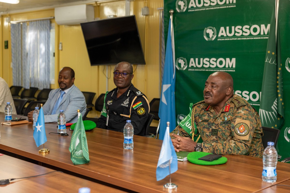 aussom_'s tweet image. #AUSSOM Force Commander, Lt. Gen. Sam Kavuma met with German Ambassador to Somalia Sebastian Groth (@Diplo_Jazz), Deputy Ambassador Martin Stein, & Head of Stabilisation Simon Becker, at the Mission HQ on Wednesday .
They discussed #Somalia’s #security and AUSSOM’s operations.…