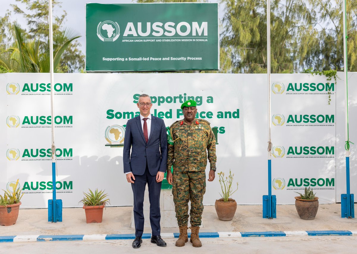 aussom_'s tweet image. #AUSSOM Force Commander, Lt. Gen. Sam Kavuma met with German Ambassador to Somalia Sebastian Groth (@Diplo_Jazz), Deputy Ambassador Martin Stein, & Head of Stabilisation Simon Becker, at the Mission HQ on Wednesday .
They discussed #Somalia’s #security and AUSSOM’s operations.…