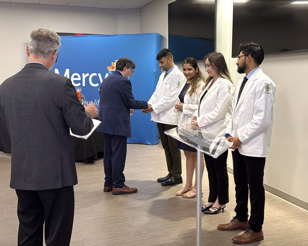 1LECOM's tweet photo. LECOM students kicked off their first clinical rotation year at Mercy Southeast in Cape Girardeau, MO, with a warm greeting from Mayor Stacy Kinder — who officially declared June 20 as ‘Physicians of Tomorrow Day!'
#LECOM #MercySoutheast #PhysiciansofTomorrow https://t.co/FWg3giqgaf