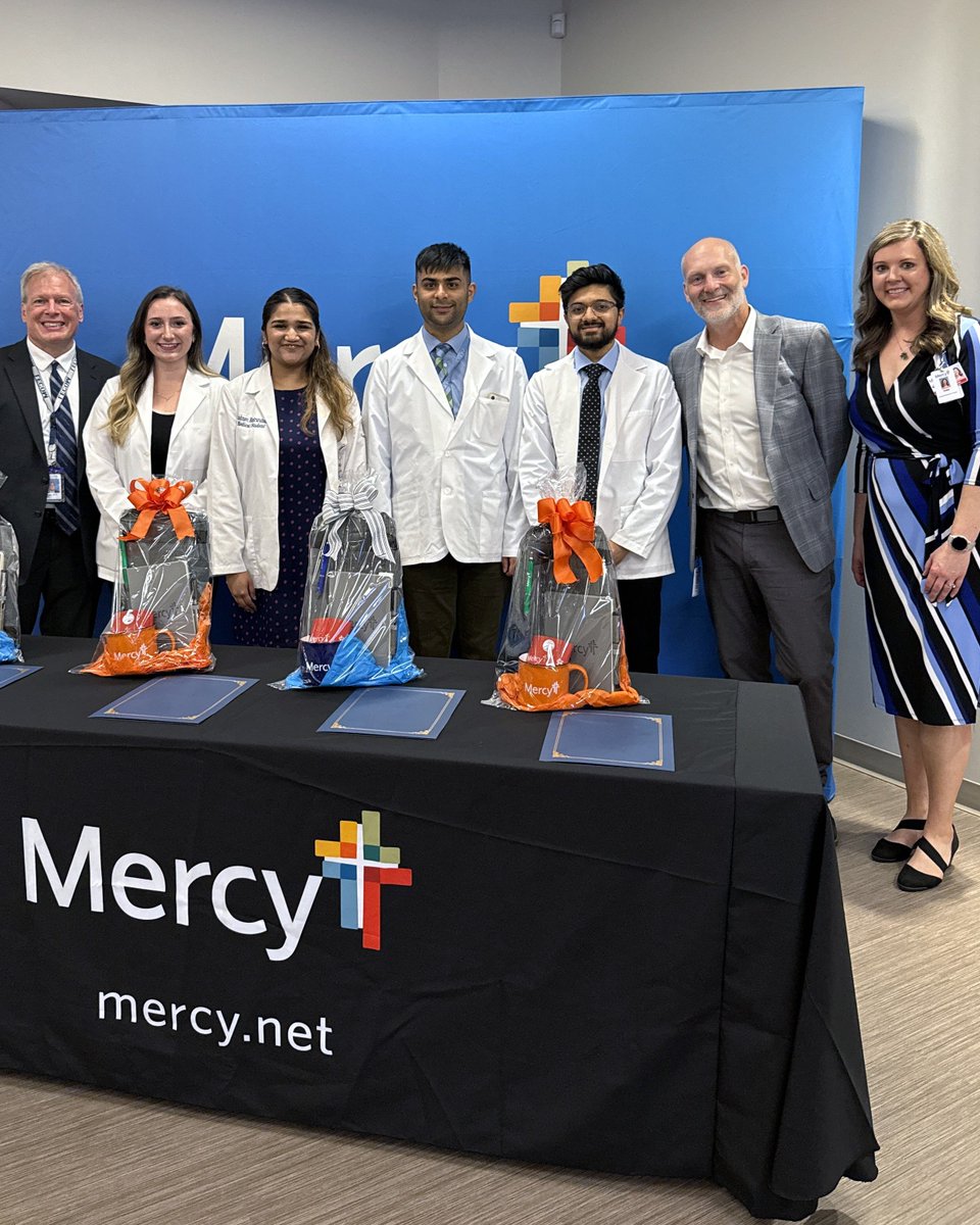 1LECOM's tweet photo. LECOM students kicked off their first clinical rotation year at Mercy Southeast in Cape Girardeau, MO, with a warm greeting from Mayor Stacy Kinder — who officially declared June 20 as ‘Physicians of Tomorrow Day!'
#LECOM #MercySoutheast #PhysiciansofTomorrow https://t.co/FWg3giqgaf