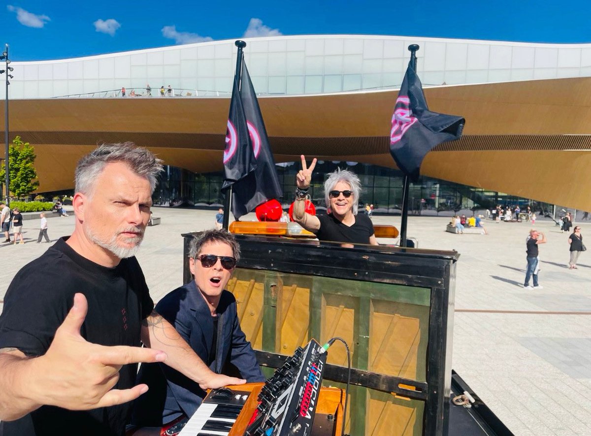 De passage à Helsinki, le groupe a rencontré @SannaMarin cette semaine !🤩🇫🇮

Nouveau single et clip prochainement… 👀

📸 Sanna Marin (IG) | Nicola (BS)