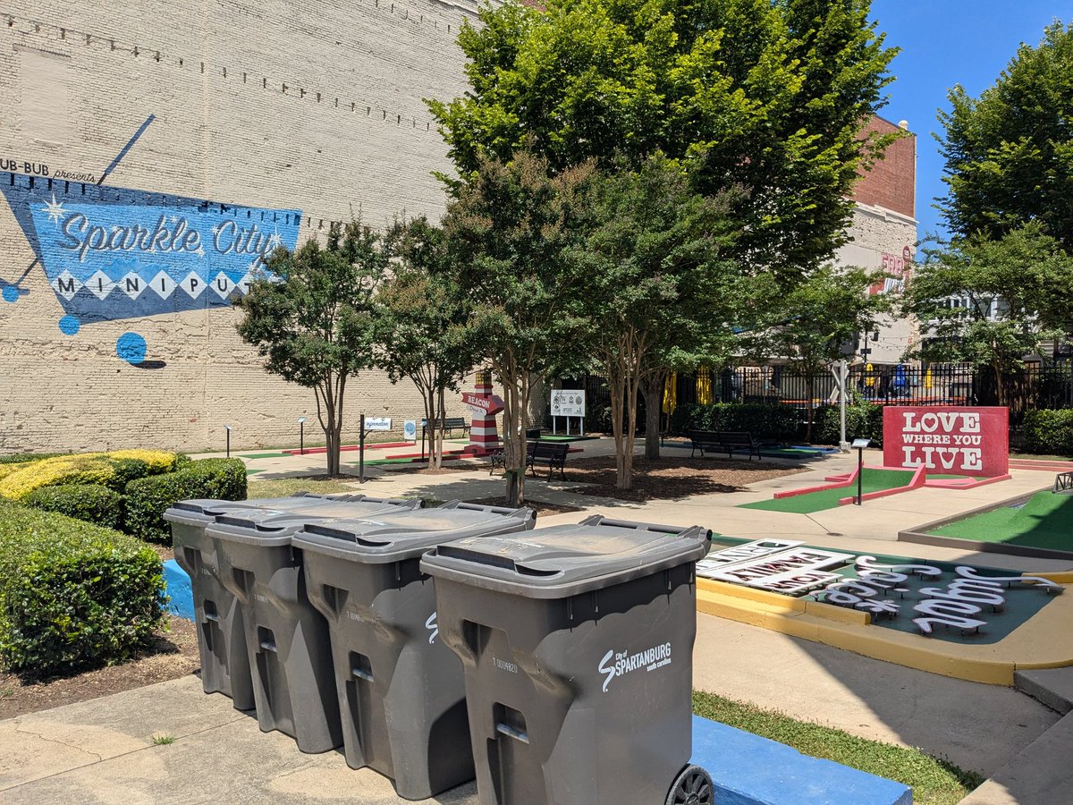 ARottenBerry's tweet photo. Urban putt putt? Nice! https://t.co/rXD2M0OJRv