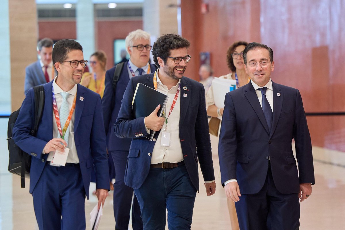 Antón Leis (@anton_leis) on Twitter photo 🥹#FfD4 #FFD4Sevilla llega a su fin con el discurso de cierre del PG <a href="/sanchezcastejon/">Pedro Sánchez</a>
🙌Un espaldarazo al multilateralismo y a la solidaridad global y muchas iniciativas concretas para avanzar
5️⃣días, 4️⃣8️⃣ eventos y poco sueño.
✊Orgulloso de🇪🇸 y de <a href="/AECID_es/">AECID</a> <a href="/CooperacionESP/">Cooperación Española</a> 🥹#FfD4 #FFD4Sevilla llega a su fin con el discurso de cierre del PG <a href="/sanchezcastejon/">Pedro Sánchez</a>
🙌Un espaldarazo al multilateralismo y a la solidaridad global y muchas iniciativas concretas para avanzar
5️⃣días, 4️⃣8️⃣ eventos y poco sueño.
✊Orgulloso de🇪🇸 y de <a href="/AECID_es/">AECID</a> <a href="/CooperacionESP/">Cooperación Española</a>
