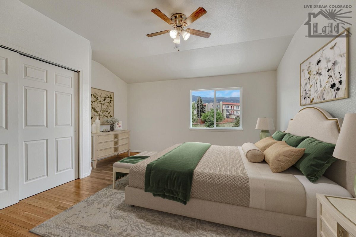 Westside townhome with attached 1-car garage? Yes, please!
livedreamcolorado.com/westside-townh… 
#ColoradoSprings #ListingsInCOSprings #HouseHuntingColoradoSprings #COHomeSweetHome #MountainViews #NaturalWoodFloor #GuestSuite #WestsideLiving #WestsideColoradoSprings #CentralAir