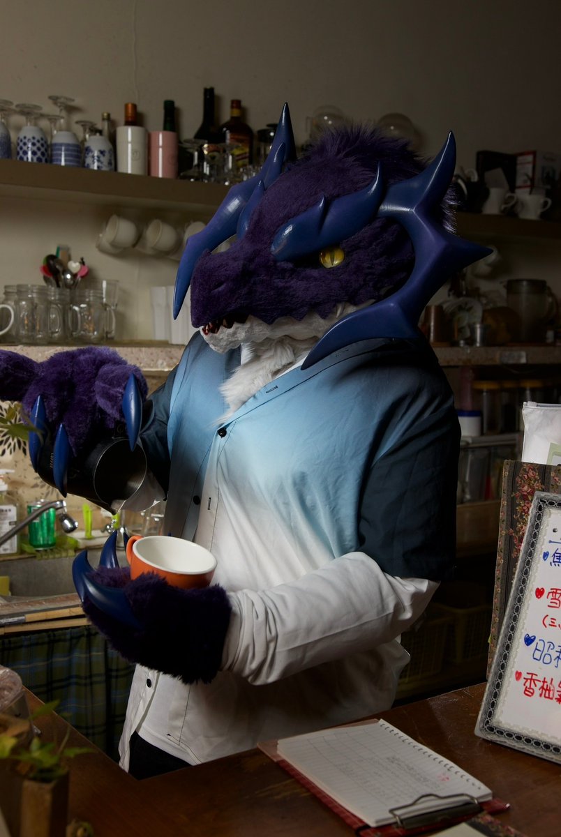 Rukatheknight's tweet image. Would you like have some coffee?
コーヒーいかがですか?
📷:凱伊
#FursuitFriday #Fursuit