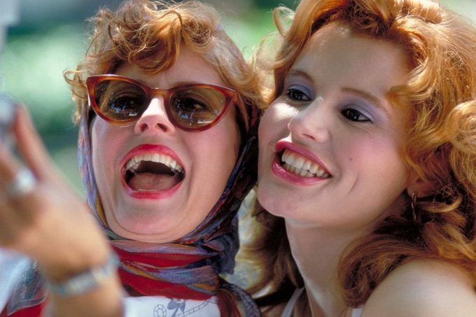 "Nunca me había sentido tan despierta. ¿Me comprendes? Todo parece distinto. ¿También tienes la sensación de que te espera algo nuevo?"
📷Thelma &amp; Louise (1991), Ridley Scott