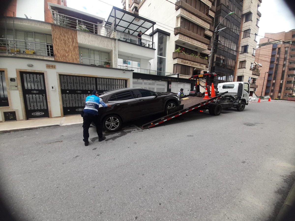 Gracias por atender nuestro llamado, a ver si escarmientan los que tienen la mala costumbre de parquear en la vía.