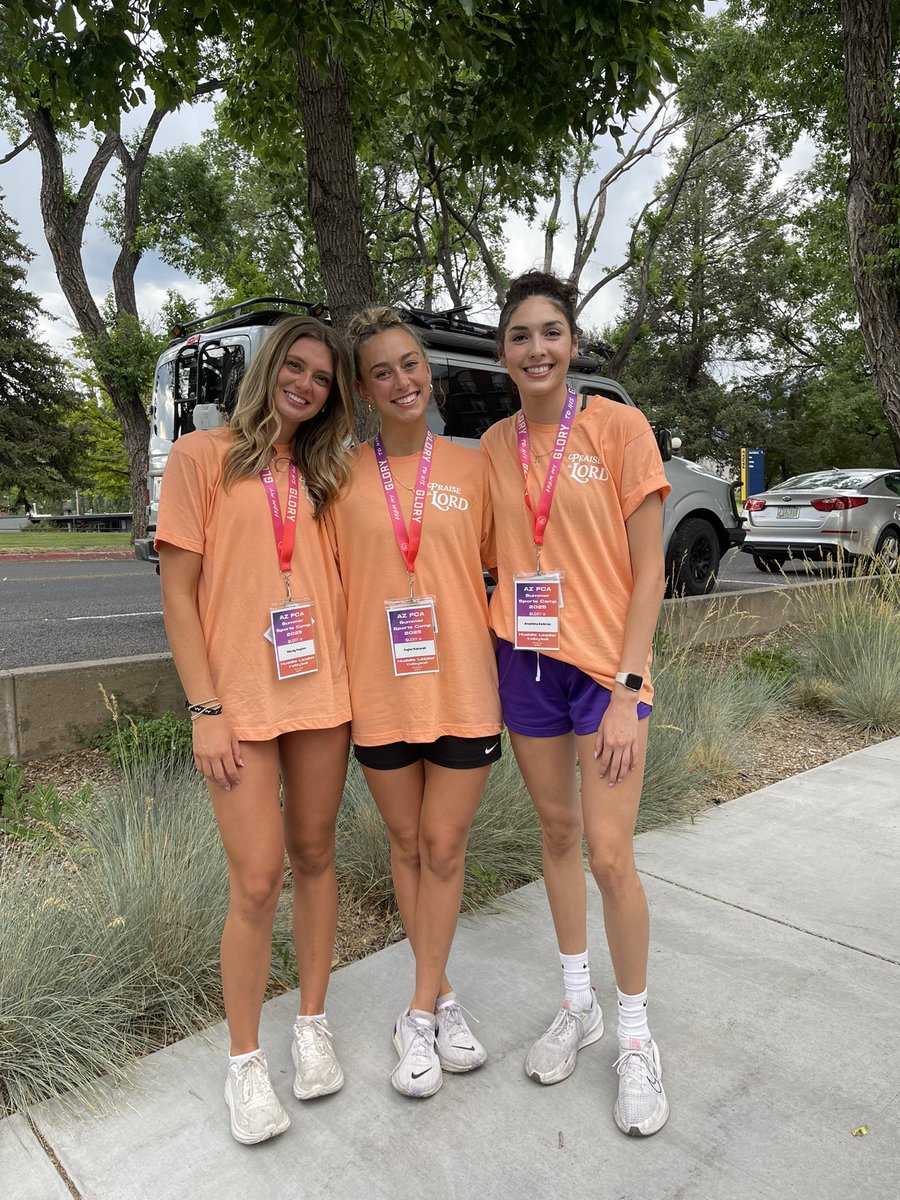 GCU_WVolleyball's tweet image. Some familiar faces at FCA camp this week! #LopesUp