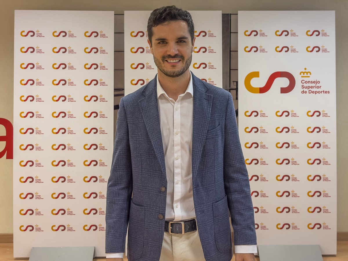 En la presentación de la Semana Europea del Deporte en el Consejo Superior de Deportes, junto a su presidente, José Manuel Rodríguez Uribes, y sus embajadores, los deportistas olímpicos, José Manuel Calderón y Theresa Zabell.

<a href="/deportegob/">CSD</a>