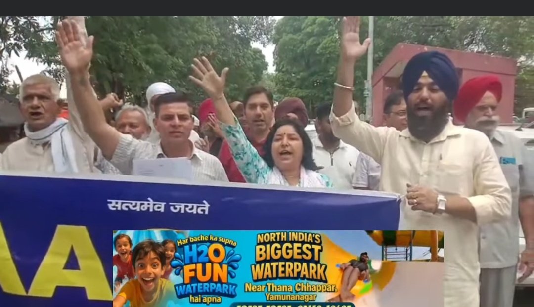 HaryanaPMC's tweet photo. #हरियाणा के #यमुनानगर में HPMC सोशल मीडिया इंचार्ज @Monikadoomrainc ने जल भराव की समस्या के चलते भाजपा सरकार की तानाशाही और निगम की लापरवाही पर जोरदार हमला बोला
बैरिकेड से रोकने के बावजूद भी डीसी कार्यालय में ज्ञापन देने में सफल रहे।
#LambaAlka #SudhaHpmc
#MahilaCongress https://t.co/HknPQql50I