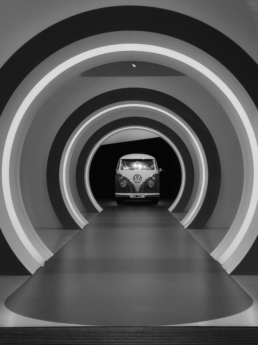 Retro, the new modern 🖤 #shotoniphone #mobilephotography #blackandwhite