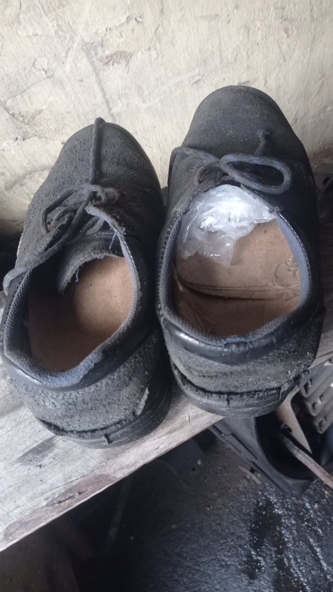 Nigerians graduate looking for job 
With there walk about shoe 😂🤣💔